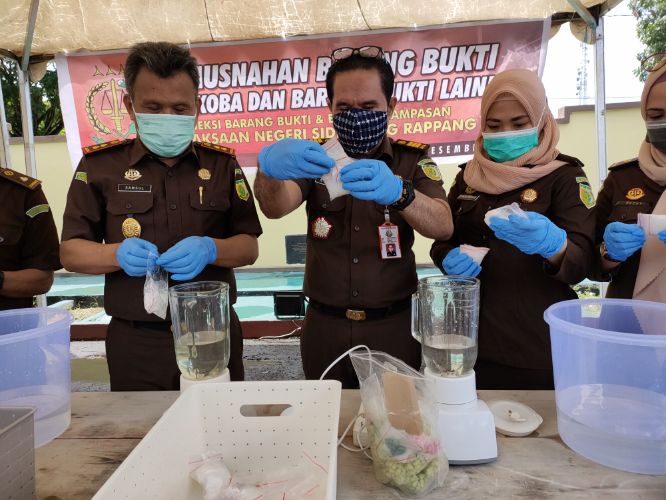 Kejari Sidrap Musnahkan Zat Metapetamina dan MDMA Senilai Rp8,5 Miliar