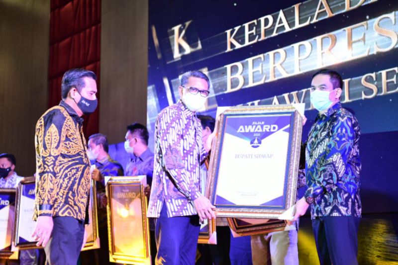 Bupati Sidrap Raih Fajar Award 2020