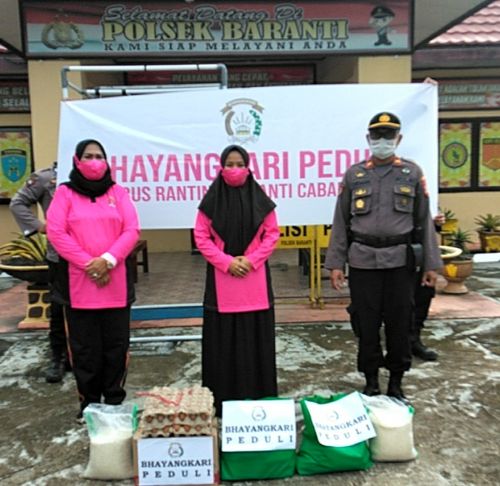 Peduli Sesama, Bhayangkari Ranting Baranti Sidrap Santuni Korban Kebakaran