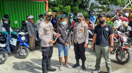 Badik Terselip Di Pinggang, Pemuda Moilong Ini Di Amankan di Polsek Batui