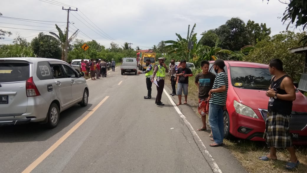 Tabrakan Beruntun Libatkan Tiga Mobil di Gilireng Wajo. Untungnya Tidak Ada Korban Jiwa