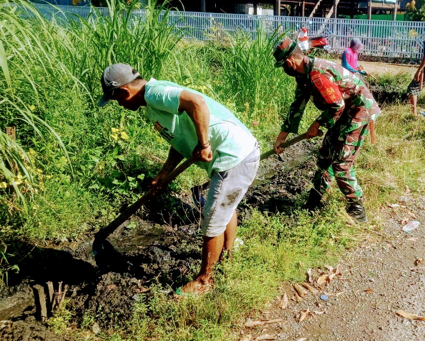 Wujudkan Lingkungan Bersih Dan Asri, Babinsa Ajak Masyarakat Kerja Bakti