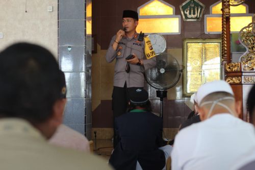 Dihadapan Jamaah Jumat, Kapolres Banggai Komitmen Berantas Miras