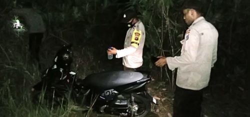 Cegah Embrio Gangguan Kamtibmas, Kapolsek Batui Pimpin Patroli Malam dan Temukan Pemuda Ini Bawa Sajam