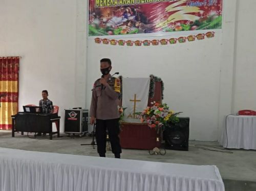 Upaya Tekan Penyebaran Covid-19, Bhabinkamtibmas Polsek Pagimana Giat Edukasi Warga Prokes 3M