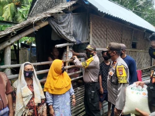 Peduli Warga Terdampak Covid-19, Ini yang Dilakukan Kasat Sabhara Polres Pangkep