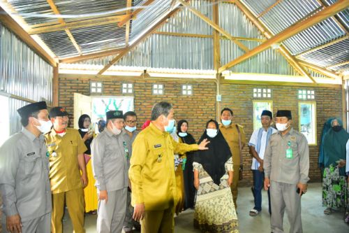 Selesai Dibangun, Bupati Sidrap Serahkan Kunci Rumah pada Korban Kebakaran di Watang Pulu