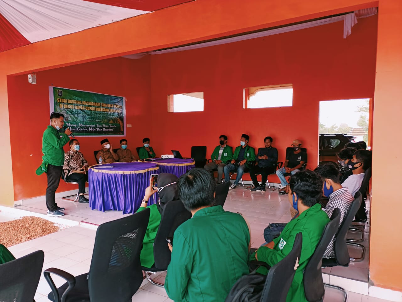 Masyarakat Tani Desa Tanete dan Mahasiswa UINAM Belajar Pertanian Modern di Mitra Farm