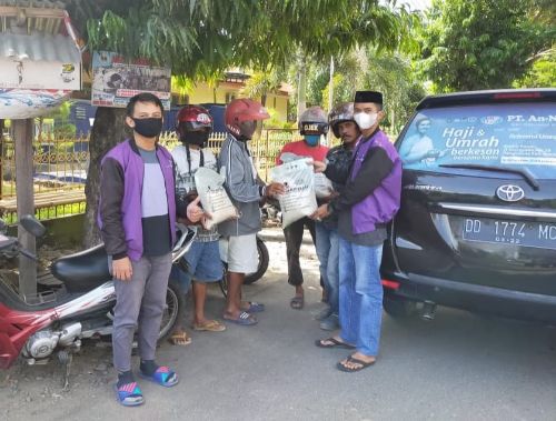 PT An-Nur Maarif Bagikan Ratusan Paket Sembako, Masyarakat Sidrap Berterimakasih