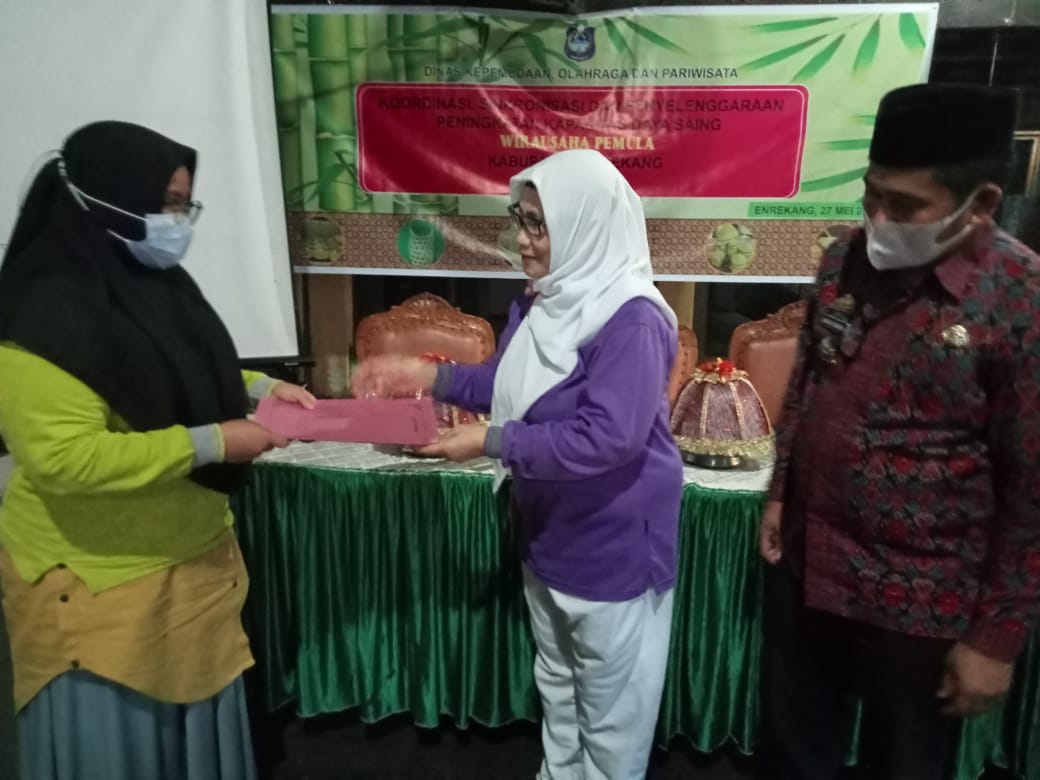 Dispopar Enrekang Fasilitasi Pengerajin Bambu Tingkatkan Kapasitas Usaha