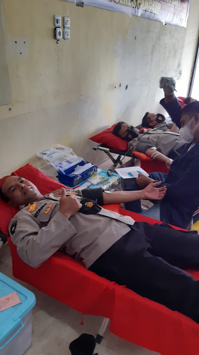 Sambut HUT Bhayangkara ke-75, Polres Pangkep Gelar Baksos Donor Darah