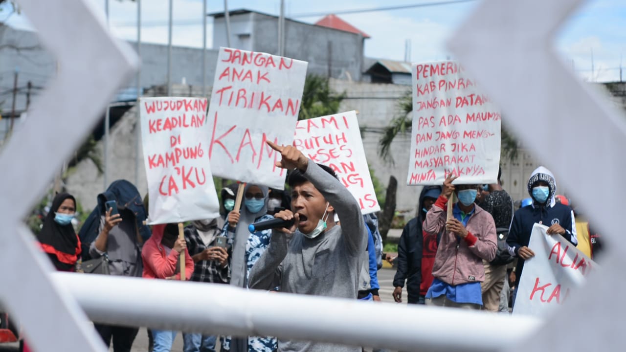 Tuntut Perbaikan Jalan, Warga: Bupati Pinrang Membohongi Kami