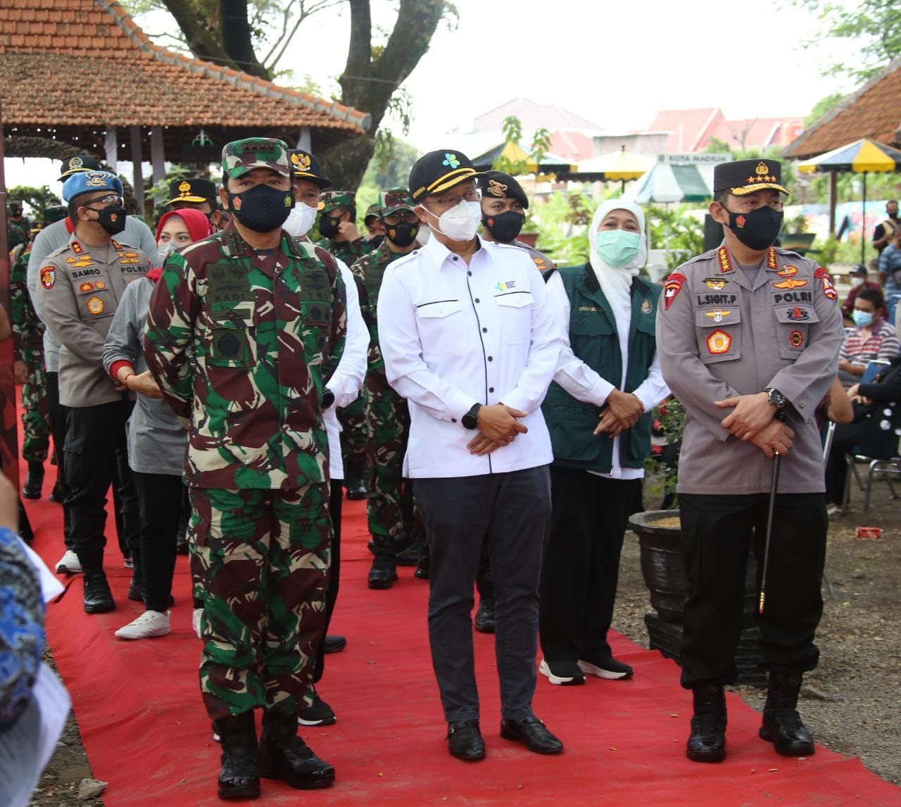 Panglima TNI dan Kapolri Pantau Pelaksanaan Vaksinasi di Madiun