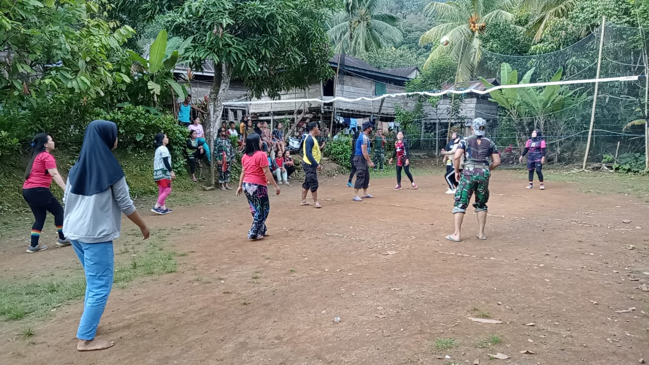 Jalin Keakraban, TNI Olahraga Bersama Warga Polman