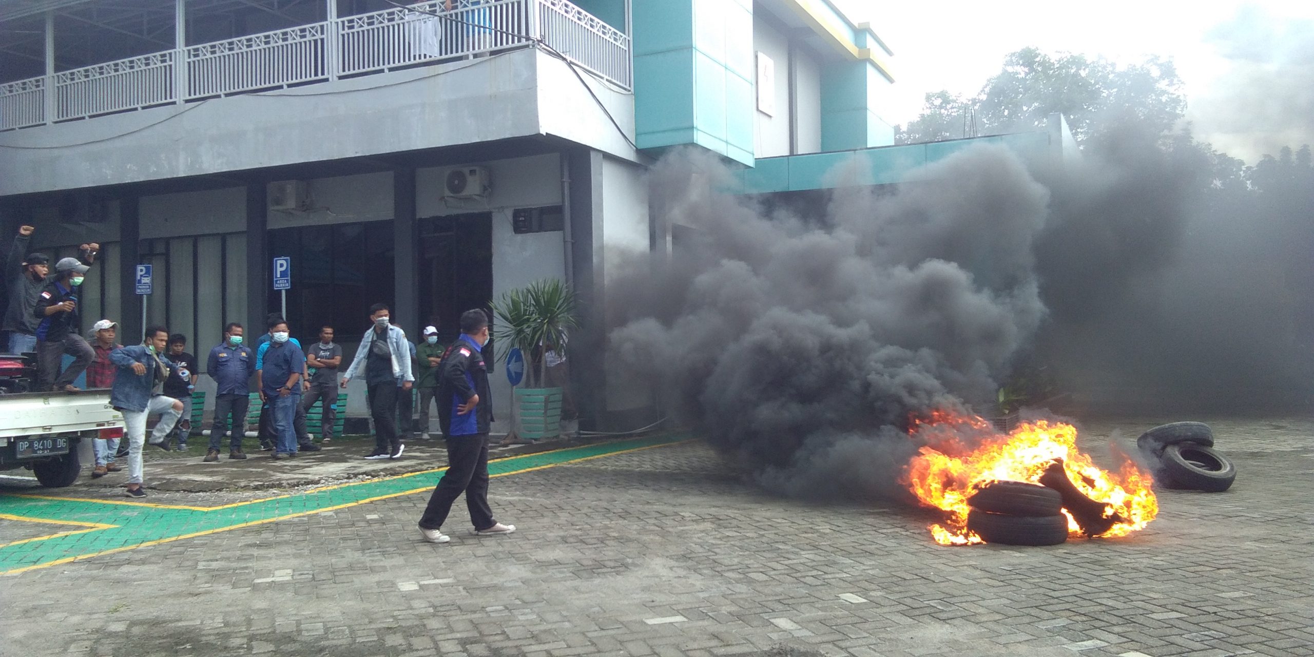 Tuntut Pembangunan Jaringan Listrik di Lumbung Cahaya, IPMAL “Geruduk” PLN Cabang Pinrang