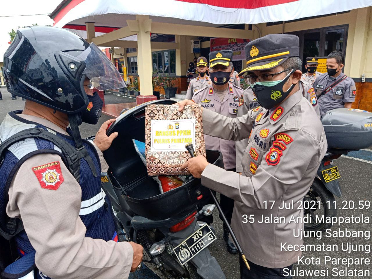 Polres Parepare Lepas Paket Bansos Untuk Masyarakat Terdampak PPKM Mikro