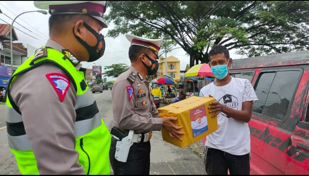 Laksanakan Instruksi Kapolri, Polres Luwu Giat KRYD Bantuan Sosial pada Warga Terdampak PPKM Covid-19