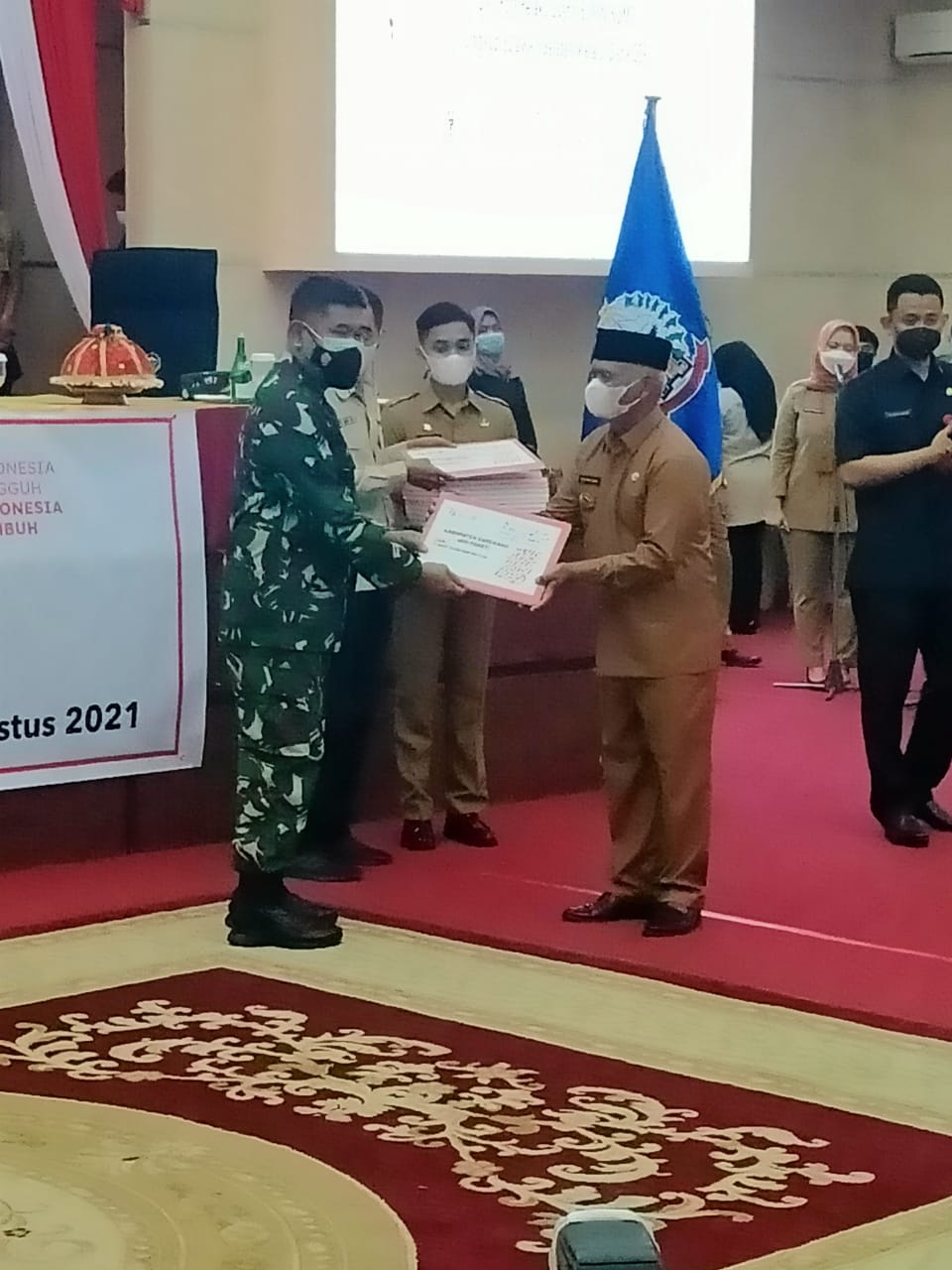 Enrekang Keciprat Bantuan Kebutuhan Pokok Warga Terdampak PPKM Pandemi