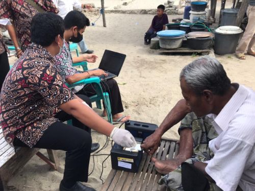 Jemput Bola Layanan Kependudukan, Disdukcapil Pinrang Datangi Warga Dirumahnya