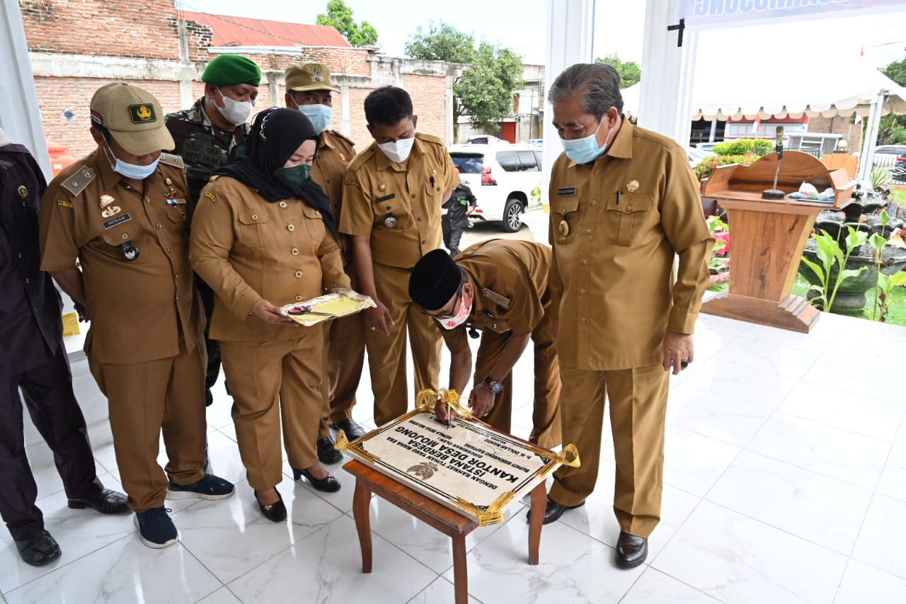 Pemakaian Gedung Istana Berdesa Mojong Diresmikan