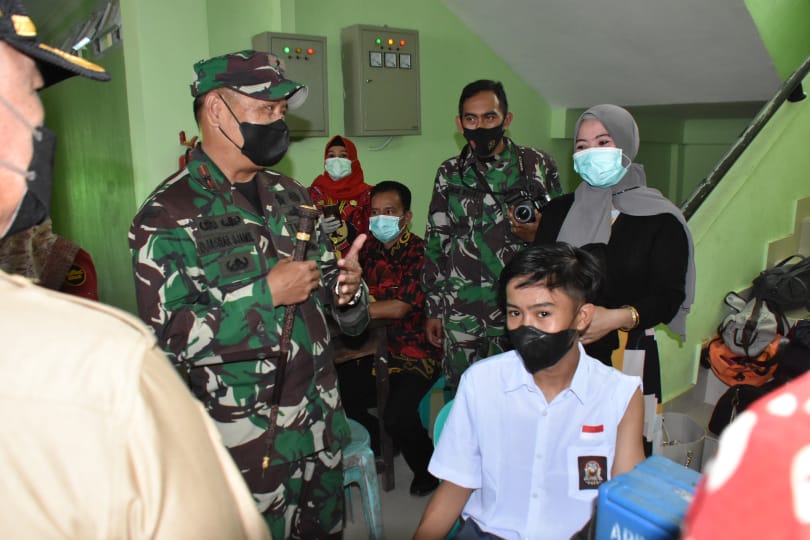 Pastikan Berjalan Baik, Danrem 141 Toddopuli Turun Langsung Pantau Serbuan Vaksin Massal di Gowa