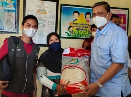 Penyaluran Bantuan Kemensos, Bupati Tekankan Penrepan Prokes