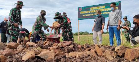 Dorong Peningkatan Produksi Petani, Kodim 1426/Takalar Bantu Perintisan Akses Jalan Tani