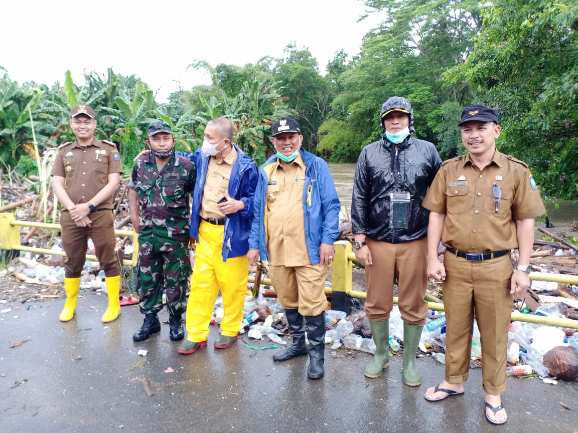 Lutfi Halide Pantau Lokasi Banjir Soppeng