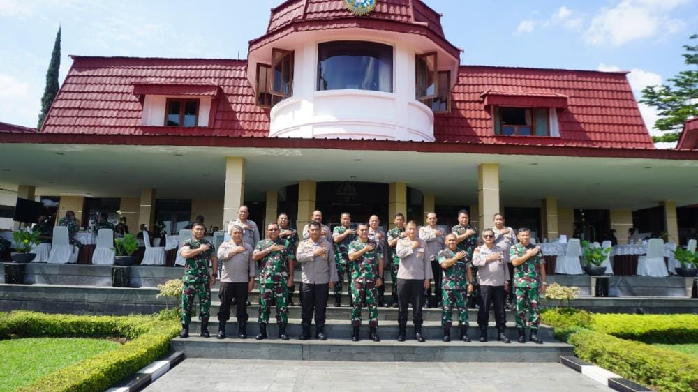 Kolaborasi Pendidikan Perwira Reguler, Kasetukpa Lemdiklat Polri Kunker ke Markas Secapa TNI