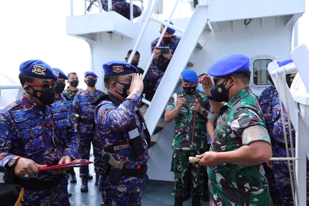 Jaling Kemitraan Kuat, Pangdam I Bukit Barisan Terima Brevet Kehormatan Bhayangkara Bahari