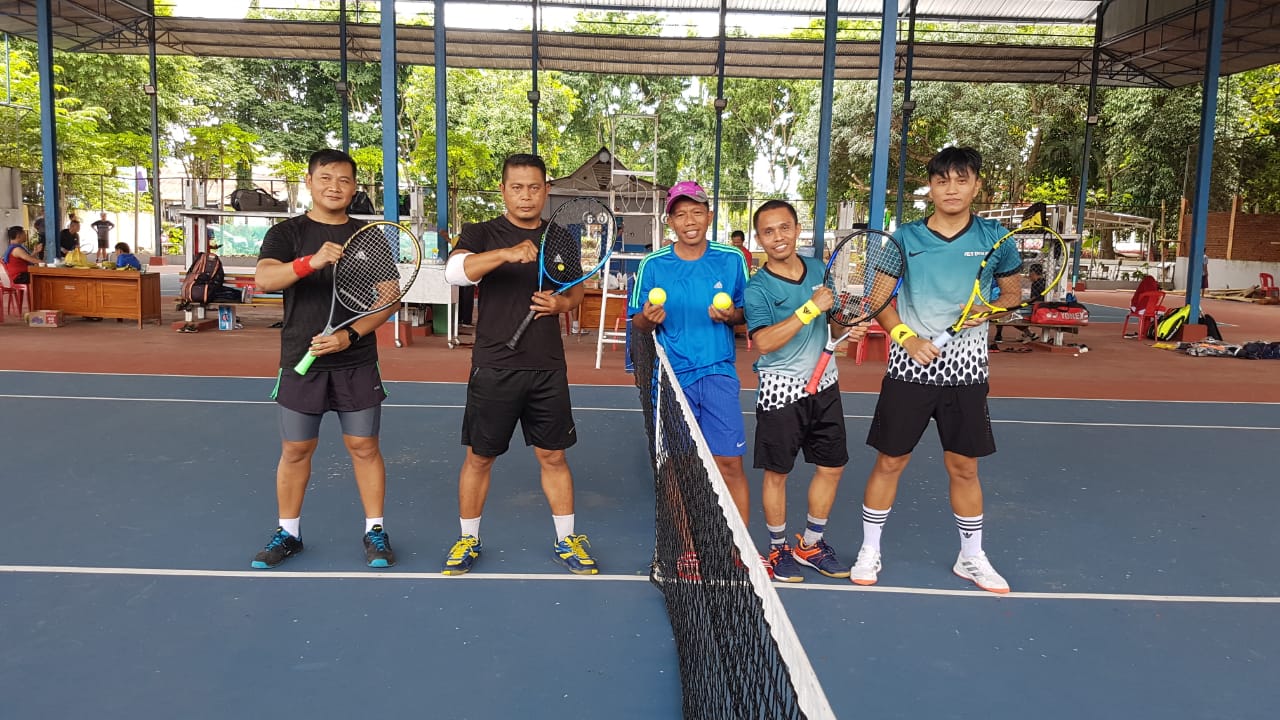 Melalui Pertandingan Tenis, Kodim Takalar Tingkatkan Kebersamaan Dengan Masyarakat