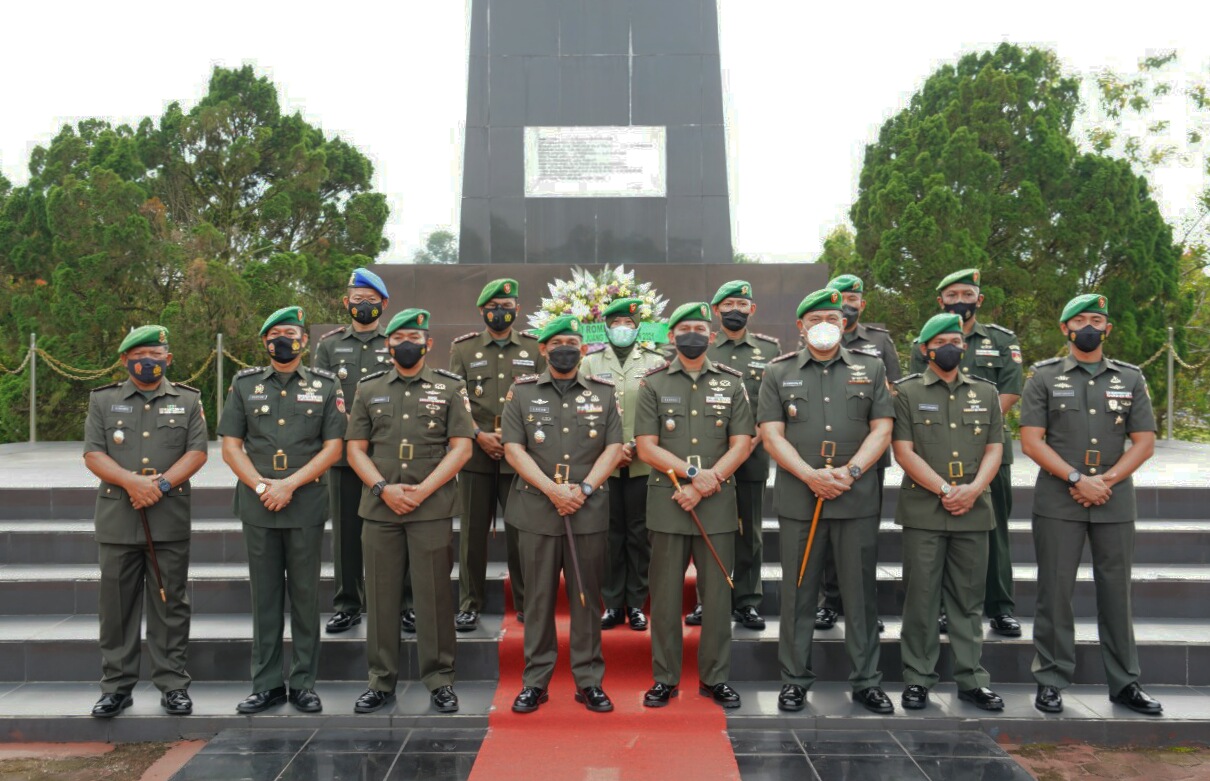 Jelang Peringati Hari Juang TNI AD 2021, Korem 071/Wijayakusuma Ziarah Makam Pahlawan