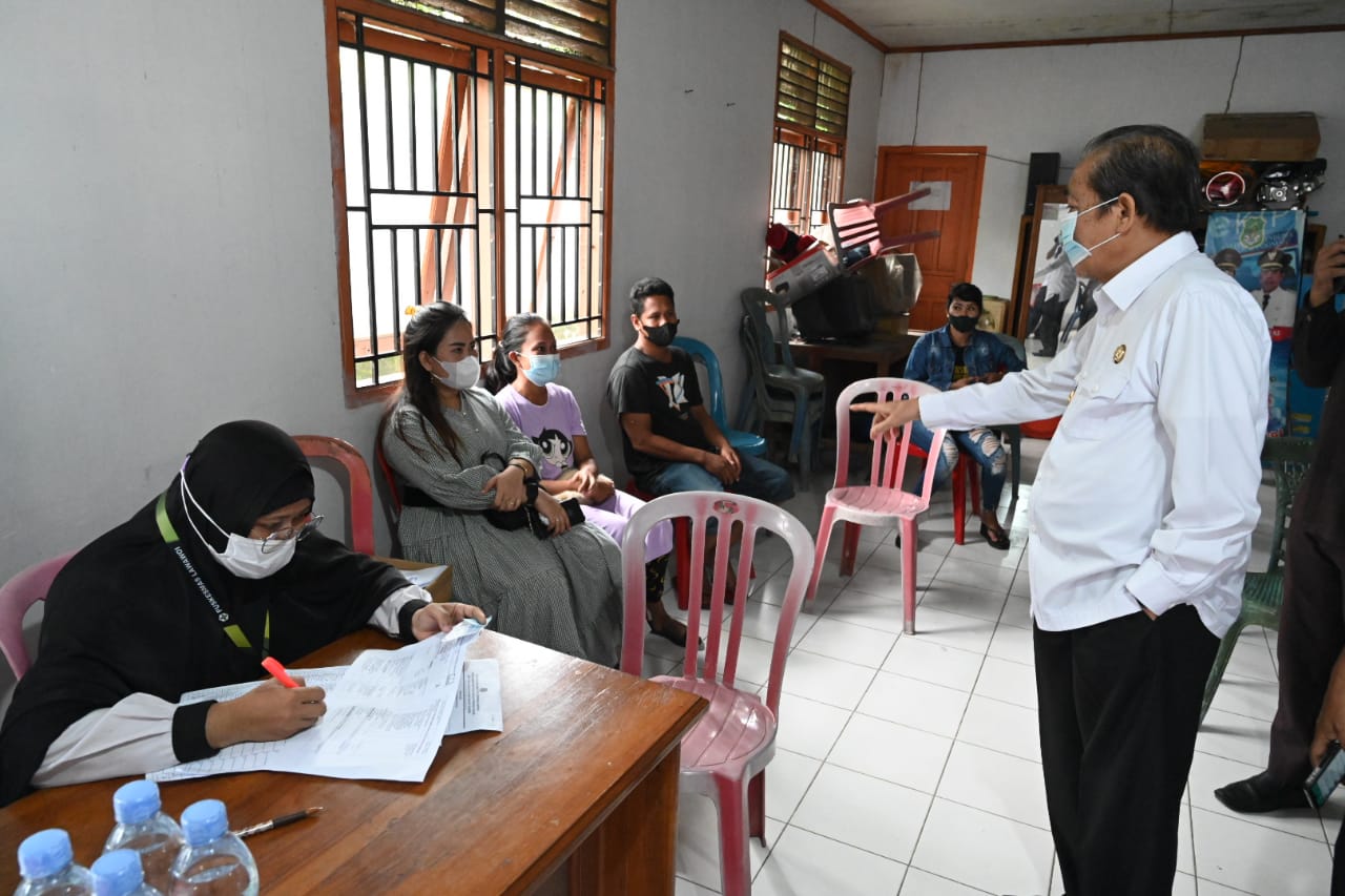 Pantau Langsung Vaksinasi Covid-19, Bupati Sidrap Motivasi Masyarakat Watang Pulu