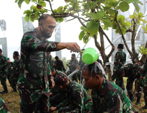 Puluhan Prajurit TNI Berikrar Kesetiaan di Bukit Korem Korem 142 Tatag