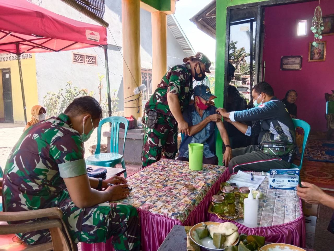 Manfaatkan Hari Libur, Tim Vaksinator Kodim Takalar Sasar Pelosok Desa