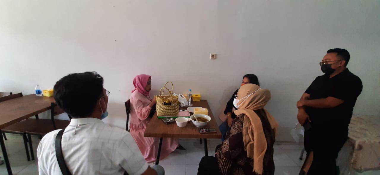 Lagi Asyik Makan, Notaris Terpidana Kasus Tipu-tipu Sukses Ditangkap Timsus Kejati dan Kejari Gowa