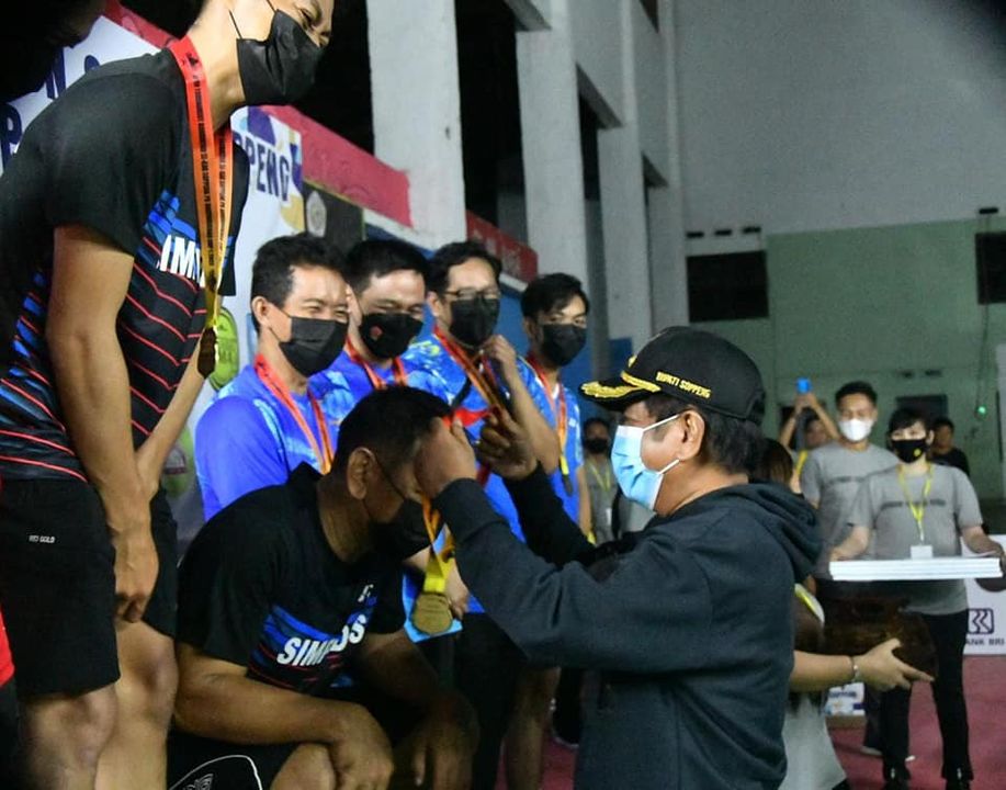 Bupati Resmi Tutup Open Turnament Badminton Bhayangkara CUP I Se-kabupaten Soppeng