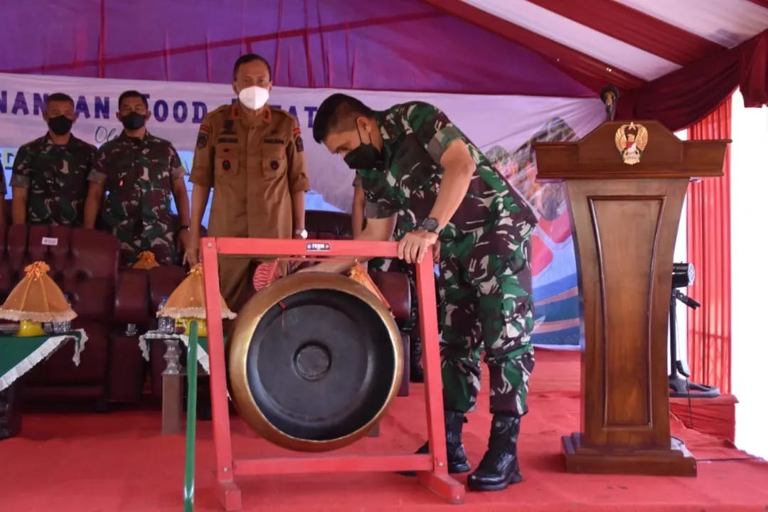 Didampingi Danrem 141, Pangdam XIV Hasanuddin Gelar Pencanangan Food Estate di Mako Dodiklatpur Rindam XIV Bance’e Bone