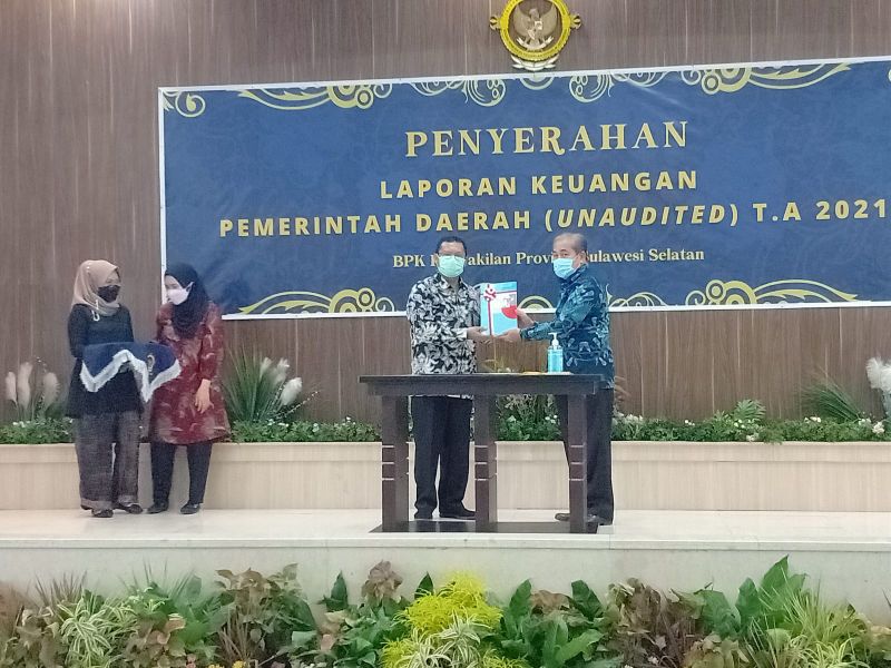 Bersama 5 Daerah Kabupaten, LKPD Unaudited 2021 Sidrap Diserahkan Bupati ke BPK Sulsel