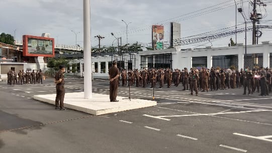 Usai Pimpin Upacara, Kajati Sulsel Langsung Sidak Pegawai dan Temukan Banyak Telat