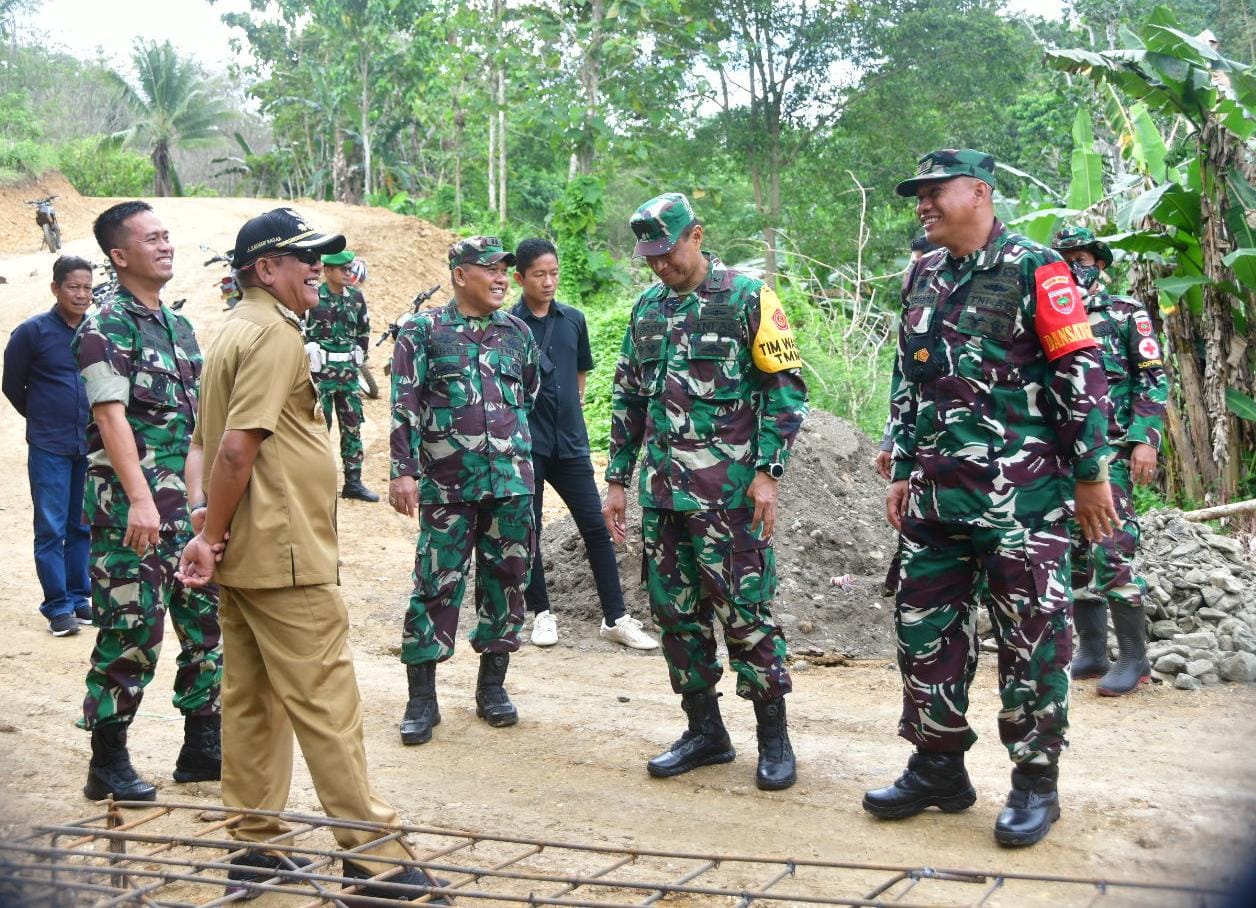 Tim Wasev TNI AD Pantau Pelaksanaan TMMD Soppeng