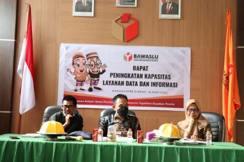 Bawaslu Sidrap Gelar Rapat Peningkatan Kapasitas Layanan Data dan Informasi pada Personil