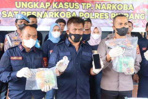 Kado Milad Bhayangkara ke-76, Satresnarkoba Pinrang Persembahkan Pengungkapan 3 Kg Sabu-sabu