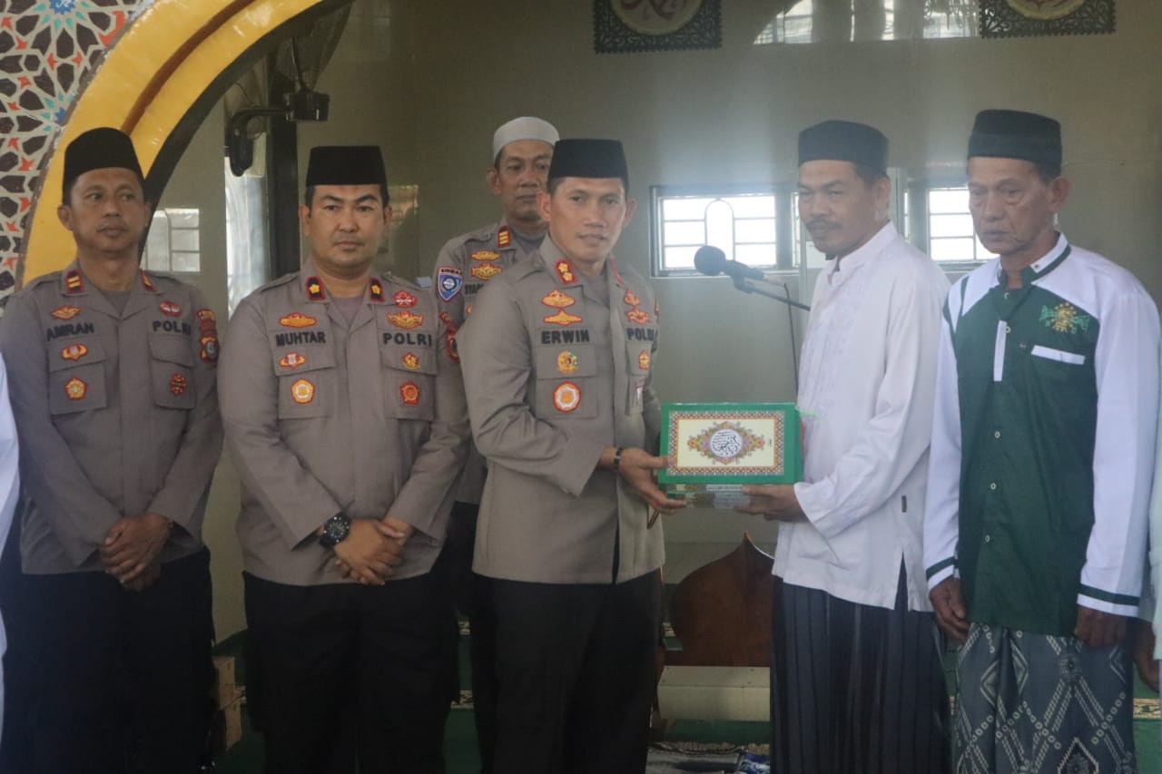 Manfaatkan Safari Jumat, Kapolres Sidrap Titip Pesan Moril Soal Kamtibmas di Masjid Nur Tarbiyah Baranti