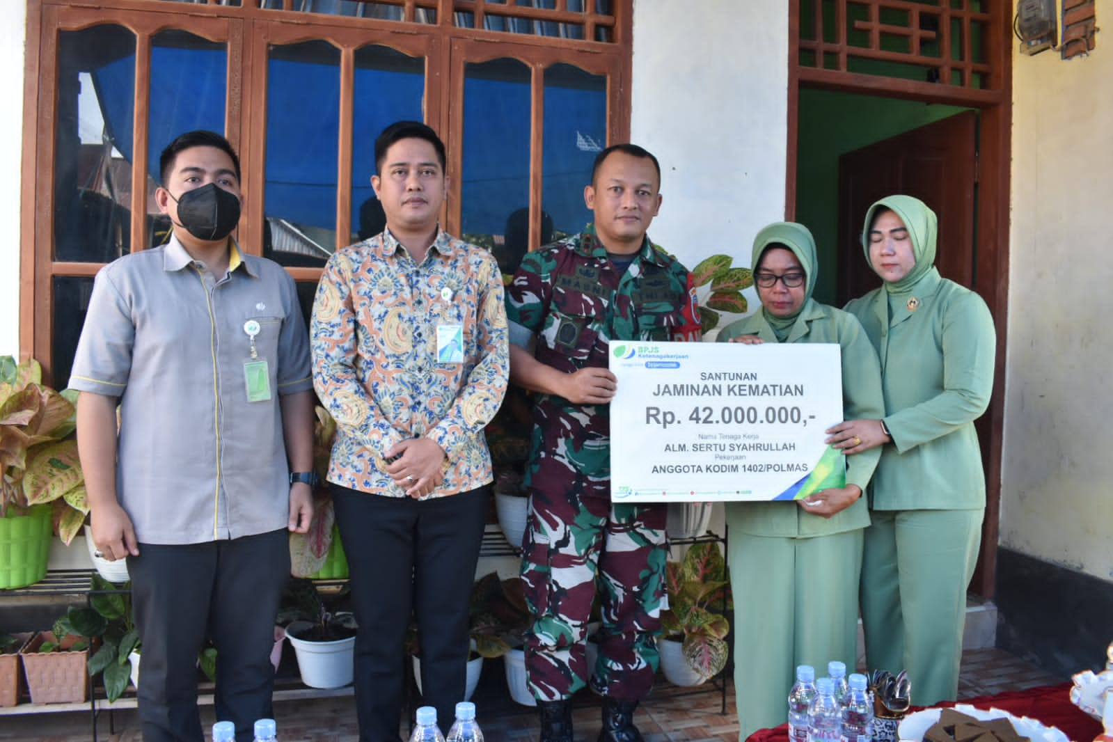 Ahli Waris Anggota Kodim Polman Terima Santunan Kematian Dari BPJS Ketenagakerjaan