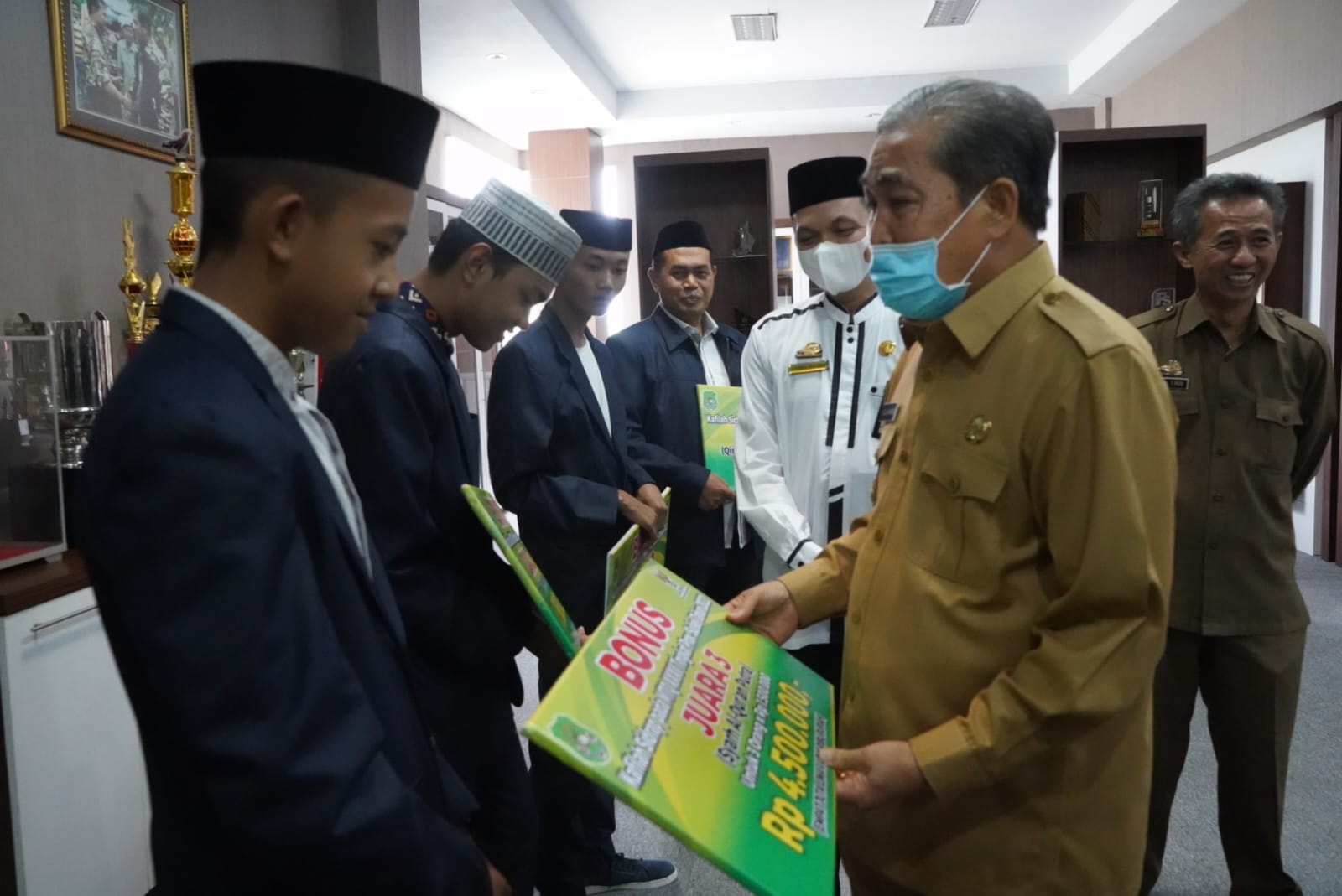 Motivasi dan Pembinaan Keagamaan, Bupati Sidrap Beri Hadiah Umroh Pemenang MTQ ke-32