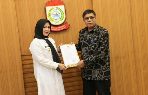 Fatmawati Rusdi Bersama Rektor UKI Paulus Makassar Perjuangkan Bantuan Rusun PUPR