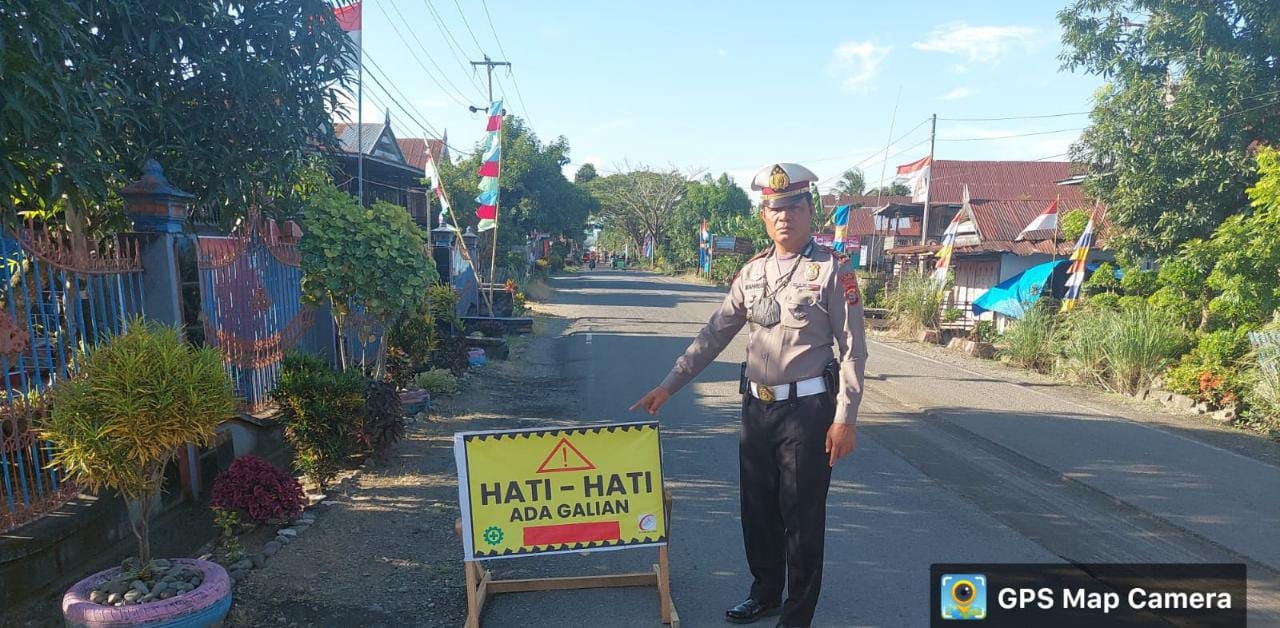 Usai Rakor dengan Kasat Lantas Polres Sidrap, Pihak Pekerja Jalan Tambah Papan Himbauan