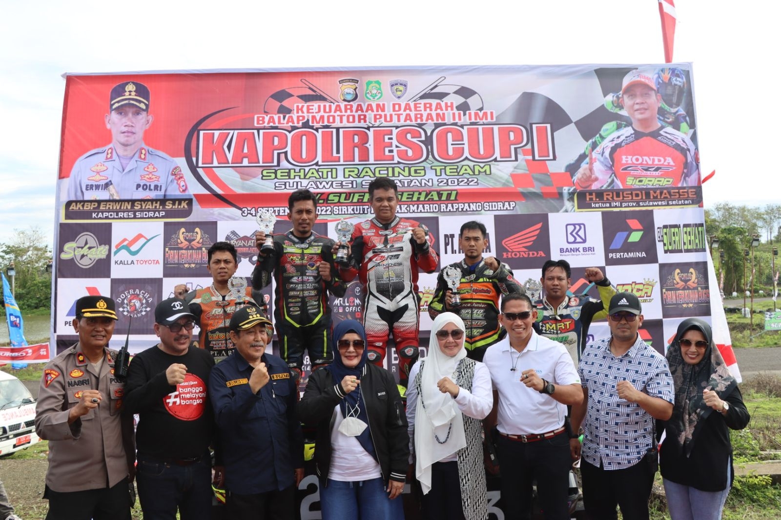 Bersama Bupati Kapolres Sidrap Resmi Tutup Pegelaran Kejurda Road Race Kapolres Cup I