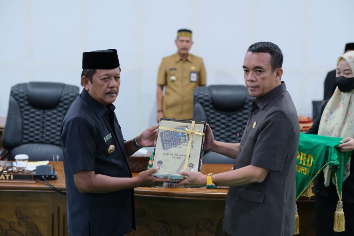 RKUA dan PPAS TA 2023 Pemkab Soppeng Diserahkan ke DPRD Soppeng